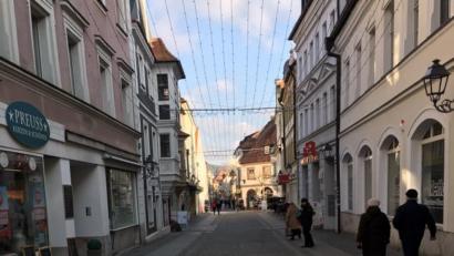 Bild: exb
Der Vorsitzende der Interessengemeinschaft Altstadt in Amberg, Hermann Josef Seidl, hat immer wieder die leere Georgenstraße mit einer Kamera dokumentiert.