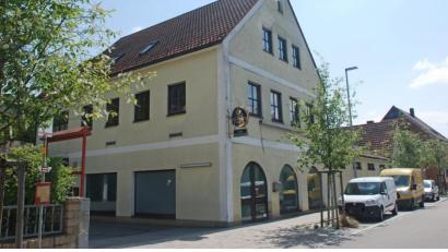 Bild: Weidner
Im Anwesen Weidener Straße 8 entstehen in den bisherigen Verkaufsräumen/Gaststätte eine therapeutische Wohngruppe und Appartements.