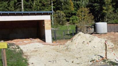 Bild: Stephan Huber
Per zweier Stadtratsbeschlüsse wird der Standpunkt des Schnaittenbacher Rathauses bekräftigt, dass die Überbauung des Bürgerwaldweges mit einer Garage rechtlich nicht zu beanstanden ist, weil es sich um Privatgrund handelt.