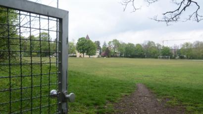 Bild: Gabi Schönberger
Die Stadt Weiden öffnet auf dem ehemaligen TB-Sporgelände das Tor zu einem neuen Baugebiet. 30 Prozent der bis zu 300 Wohnungen sollen im geförderten sozialen Wohnungsbau entstehen.