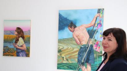 Bild: Thomas Dobler
Andrea Lamest, die Leiterin des Oberpfälzer Künstlerhauses, präsentiert eine neue Ausstellung mit den Werken von sechs Künstlern, die in Leipzig leben und arbeiten.