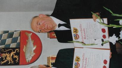 Archivbild: rn
Am 5. Mai 1989, 40 Jahre nach der Gründung des Europarats durch zehn europäische Staaten, unterzeichneten in einer Festsitzung der beiden Gemeindeparlamente Bürgermeister Walter Ficker (rechts) und Gemeindepräsident Hans Knüsel zwei Urkunden. In Anwesenheit von Vizekonsul Walter Simmen vom Konsulat der Schweiz in München besiegelten sie so die Partnerschaft der beiden gleichnamigen Orte.