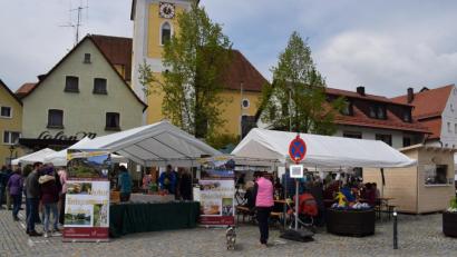 Bild: wku
Großen Anklang fand der "Markt der Genüsse" am 1. Mai am Königsteiner Marktplatz.