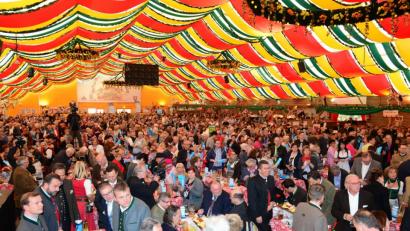 Bild: exb
Beim „Gastro-Frühling“ in München setzen etwa 3000 versammelte Wirte und Hoteliers ein starkes Zeichen der Geschlossenheit.