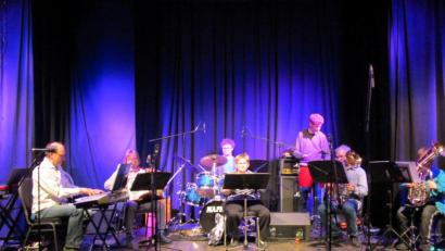 Bild: aks
Der personifizierte Sonnenschein jedes SMS-Bandkonzerts: Das integrative Ensemble Querbeet.