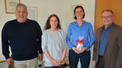 Bild: jr
Beim Antrittsbesuch der neuen Konnersreuther Grundschulleiterin Johanna Reger ( Zweite von rechts) im Rathaus. Rechts Bürgermeister Max Bindl, von links Rathaus-Geschäftsleiter Markus Troesch und die bisherige Rektorin Monika Kunz.