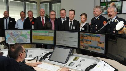 Bild: gf
Seit fünf Jahren gibt es die Integrierte Leitstelle in Amberg. Eine halbe Million Anrufe haben die Mitarbeiter seither entgegengenommen. Anlässlich des kleinen Jubiläums wurde auf die erfolgreiche Arbeit zurückgeblickt.