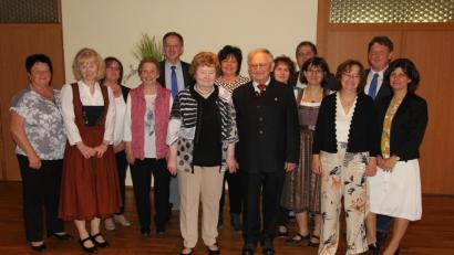 Bild: ral
Zahlreiche Gäste überbrachten der Jubilarin Roswitha Böhm die besten Wünsche zum runden Geburtstag.