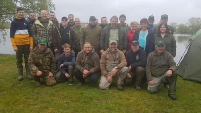 Bild: exb
Angler aus ganz Nordbayern treffen sich am Pfaffenweiher zum Wallerseminar.
