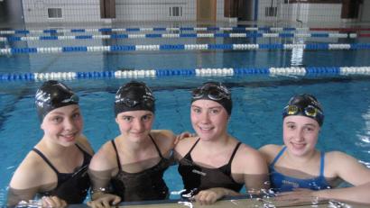 Bild: rbg
Berlin im Blick: Die Damen- Freistilstaffeln des Tirschenreuther Schwimm- Clubs mit von links Lena Rath, Kathrin Bachmeier, Viktoria Bogner und Daria Codlova unterstrichen bei den Süddeutschen Meisterschaften in Freiburg über 4x 100 und 4x 200 Meter den Anspruch auf eine Qualifikation für die Deutschen Meisterschaften im August.