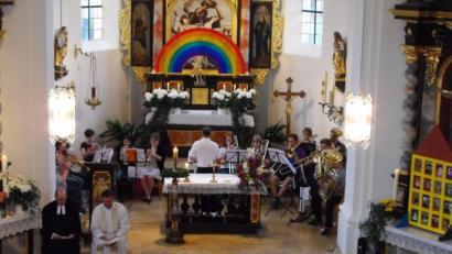 Bild: exb
Der Läufergottesdienst zum Landkreislauf war in den 20 Jahren seines Bestehens in vielen Gotteshäusern in der Region zu Gast, zum Beispiel 2012 in der katholischen Pfarrkirche St. Stephanus in Edelsfeld.