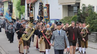 Bild: dl
Die Blaskapelle Kunschir aus Winklarn gestaltete das Totengedenken zur Bezirksversammlung musikalisch und führte den Ehrenzug zum Kriegerdenkmal in Kulz an.