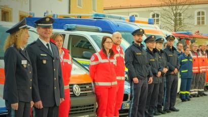 Bild: ohr
Die Stadt Nabburg ist am Blaulichttag, Sonntag, 19. Mai 2019, Gastgeber. Kürzlich präsentierten am Oberen Marktplatz Bereitschaftspolizei, Wasserwacht/Ortsgruppe, Polizei Nabburg, Technisches Hilfswerk (THW)/Nabburg, Bayerisches Rotes Kreuz/Kreisverband Schwandorf sowie die Feuerwehren Nabburg und Diendorf ihre Einsatzfahrzeuge.