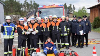 Bild: bö
Technische Hilfeleistung mit dem Stützpunktfahrzeug der Feuerwehr aus Hohenburg war für die Einsatzgruppe der Feuerwehr aus Allersburg-Berghausen kein Problem. Sie zeigten eine fehlerfreie Leistung bei der Abnahme.