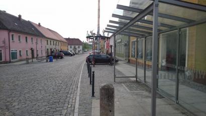 Bild: Lowak
Auf der Fläche vor dem Anwesen Nummer 9 soll die Windischeschenbacher Zoiglskulptur aufgestellt werden. Für das Bushäuschen muss ein anderer Standort gesucht werden.