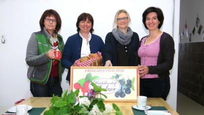 Bild: Hirsch
Claudia Schmalzbauer, Rita Mulzer, Manuela Pronath und Sabine Schindler (von links) werben für die Frühstücksaktion der Landfrauen am dritten Wochenende im Mai.