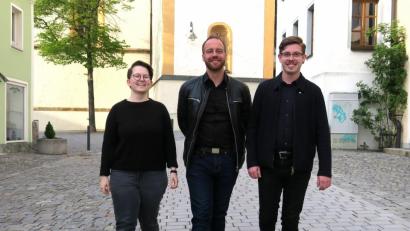 Bild: Hirsch
Eva Kappl, Björn Reichel und Marius J. Brey (von links) sind auf Europa-Wahlkampftour unterwegs.