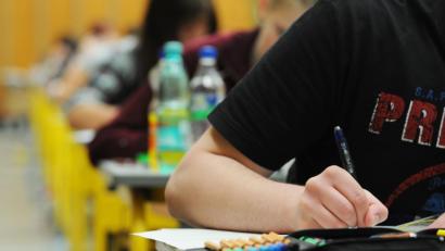 Bild: Armin Weigel/dpa
Zahlreiche Schüler in Bayern ärgern sich über die Abi-Prüfungen im Fach Mathe.