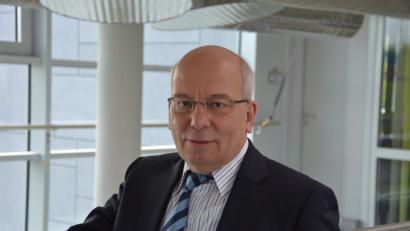 Bild: Michael Ascherl [Michael Ascherl] (michael.ascherl@oberpfalzmedien.de, mascherl)
Rainer Wendt, Polizeihauptkommissar aus Duisburg, ist in dritter Ehe mit einer Niederbayerin verheiratet. Seit 2007 ist er Chef der Deutschen Polizeigewerkschaft (94 000 Mitglieder) und bekannt durch polternde Talkshow-Austritte. Auf der Durchreise von seiner Wahlheimat München nach Berlin macht er einen Stopp in Weiden.