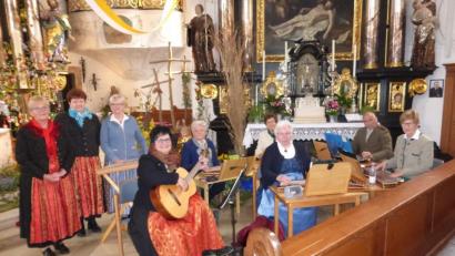 Bild: dö
"D’Saitenmusik VierStädtedreieck" und der "Josephshofer Hausg´sang" spielen in der Pressather Pfarrkirche.