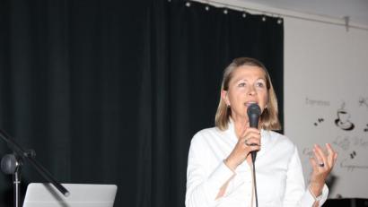 Bild: ads
Die Medizinjournalistin Cornelia Stolze wartete in ihrem Vortrag in der Stadtbibliothek mit überraschenden Ekenntnissen über Demenz auf und warnt vor Fehldiagnosen.