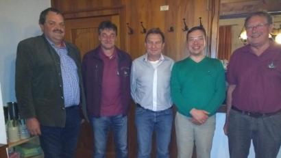 Bild: exb
Die Geehrten (von links): 2. Bürgermeister Michael Schedl, 2. Vorsitzender Berthold Kraus, Ehrenmitglieder Alois Greißner und Markus Helm und Vorsitzender Gerhard Hecht.