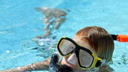 Bild: Symbolbild: Petra Hartl
Schnorcheln und Plantschen zum Nulltarif: Am 18. Mai wird im Oberviechtacher Freibad von Familien und Alleinerziehenden mit Kindern kein Eintritt verlangt - die Landkreis-Familienwoche macht's möglich.



Waldbad Sulzbach-Rosenberg
