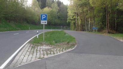 Bild: br
Die Straßenmeisterei Eschenbach hat angeregt, den Parkplatz an der Staatsstraße 2181 zwischen Ebnath und Brand aufgrund eines latenten Müllproblems zu schließen. Der Ebnather Gemeinderat will das Areal erhalten.