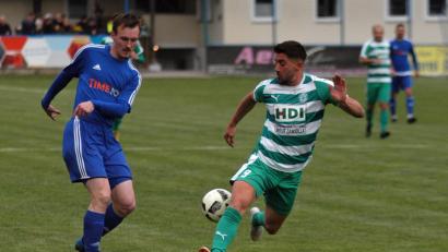 Bild: otr
Ohne Goalgetter Martin Pasieka (links) bestrreitet der SV Etzenricht das vorletzte Saisonpunktspiel gegen den SV Hutthurm. Ein klarer Sieg soll dennoch her und Mut machen für die Relegation.