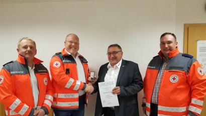 Bild: exb
Richard Wagner (Zweiter von rechts) erhält Ehrenzeichen der BRK-Ausbilder in Gold von BRK-Kreisbereitschaftsleiter Christian Stahl (Zweiter von links) und seinen Stellvertretern Hans Maenner (rechts) und Richard Frank (links).
