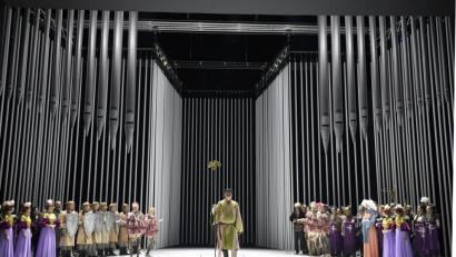 Bild: Bettina Stöß
Staatstheater Nürnberg
Unser Foto zeigt eine Szene aus der Oper "Lohengrin", die im Mai 2019 Premiere feierte. Im Bild (v.li.n.re.): Mitte: Daeho Kim (Heerrufer des Königs) und Ensemble