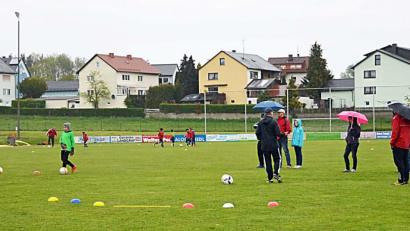 Bild: ü
Praxisschulung "Torwarttraining" beim SC Kirchenthumbach.