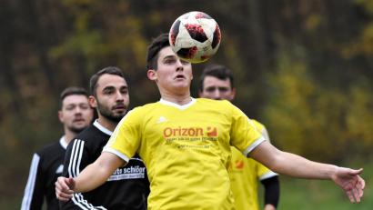 Bild: sf
Eine gelungene Ballannahme, wie hier bei Andreas Kische, wird nicht reichen: Die SpVgg Windischeschenbach muss sich schon mächtig ins Zeug legen, wenn sie den SC Eschenbach bezwingen will.
