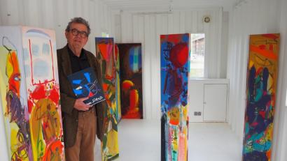 Bild: bl
Kunstvereinsvorsitzender Heiko Herrmann präsentiert in der "Kunsthalle Pertolzhofen" einen "Corso" mit Werken von Armin Saub.