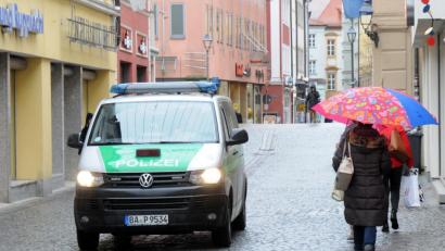Bild: Stephan Huber
Die Amberger Fußgängerzone in den ersten Januartagen 2019: Nach der Prügel-Attacke vom Bahnhof zeigte die Polizei massiv Präsenz.