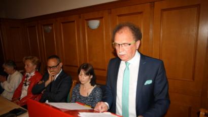 Bild: bjp
Die Stadtgeschchte tatkräftig mitgeprägt habe die Pressather SPD seit ihrer Gründung vor 100 Jahren, bilanziert Bürgermeister Werner Walberer beim Ehrenabend des SPD-Ortsvereins.