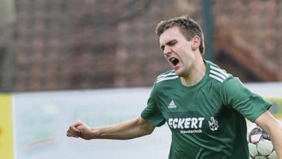 Bild: ham
Stephan Lindner (rechts) und seine Teamkollegen vom FC Wernberg müssen auch gegen Kulmain noch einmal an die Schmerzgrenze gehen. Platz zwei in der Bezirksliga Nord ist immer noch drin. 	Bild