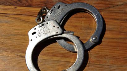 Bild: Frank Leonhardt
In Nürnberg wurde ein Mann mit einem Messer lebensgefährlich verletzt. Die Polizei nahm einen 20-jährigen Tatverdächtigen fest.