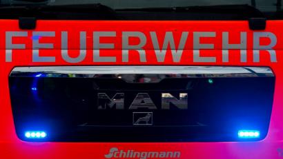 Bild: Mohssen Assanimoghaddam
Ein Blick auf einen Einsatzwagen der Feuerwehr.