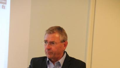 Bild: frd
Ferdinand Beer informierte die Mitglieder der Verwaltungsgemeinschaft Schönsee über die Vorteile des Rathaus-Service-Portals. Dieses soll im Laufe des Jahres eingerichtet werden.