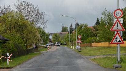 Bild: dob
Mit einer Vollsperrung in Straßenhäuser müssen Anwohner und Verkehrsteilnehmer in Straßenhäuser ab Mittwoch rechnen.