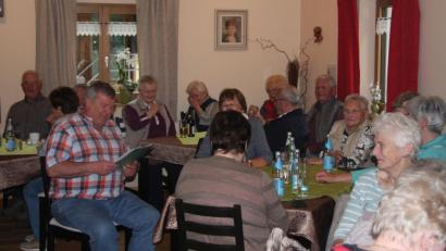 Bild: exb
Werner Robl las bei den Senioren in Falkenberg aus seinen Ich-Geschichten.