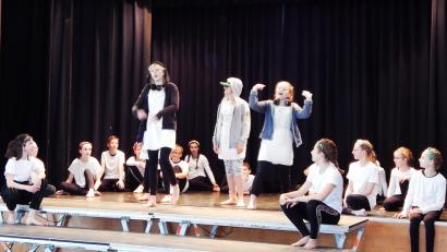 Bild: exb
Viel Applaus bekamen die jungen Schauspieler der Theatergruppe der Unterstufe des Johann-Andreas-Schmeller-Gymnasiums.