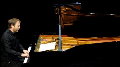 Bild: Stephan Huber
Beethovens Musik, das Stadttheater, das konzentrierte Publikum: Sie inspirierten Herbert Schuch zu einem Klavierabend der Premium-Klasse.