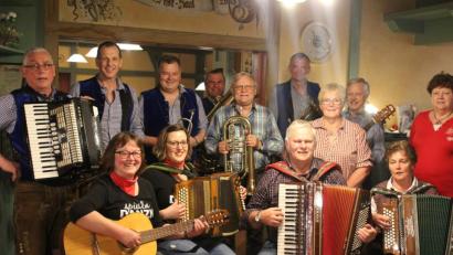 Bild: ern
S’Vils-Blech lud zu einem Musikantentreffen nach Freihung ein.