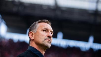 Bild: Rolf Vennenbernd
Achim Beierlorzer steht im Stadion.