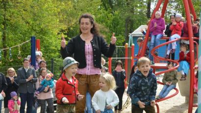 Bild: dob
Daumen hoch für das Maifest im städtischen Kindergarten Anton Ferazin in Roggenstein.