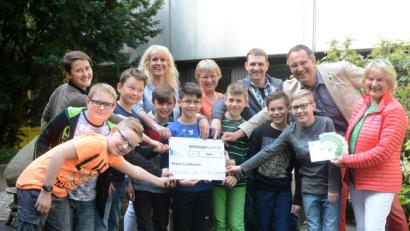 Bild: Gabi Schönberger
Hans-Scholl-Realschule spendet 1000 Euro für "Lichtblicke"