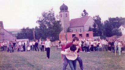 Archivbild: fvo
Spiel ohne Grenzen der KLJB Waldthurn in Albersrieth im Jahr 1983.