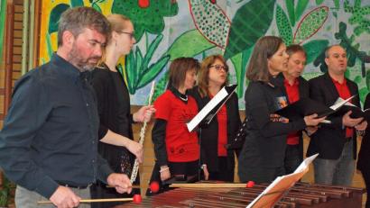 Bild: sön
Florian Beer begleitete am Marimbaphon die Gruppe Cababana, die mit „Canto de Meditacion“ aus der Misa campesina von Carlos Mejia Godoy in die Urwälder Nicaraguas entführte.